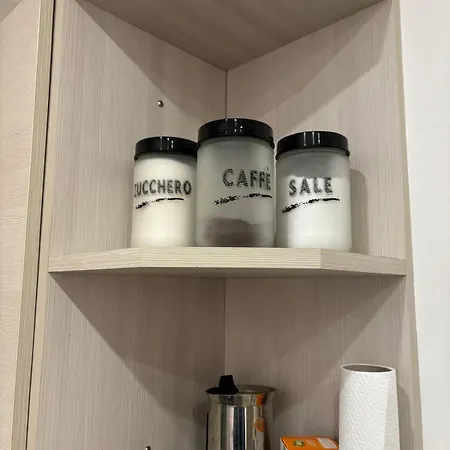 Sunny Deluxe House ローマ