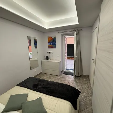 Sunny Deluxe House Дом отдыха Рим